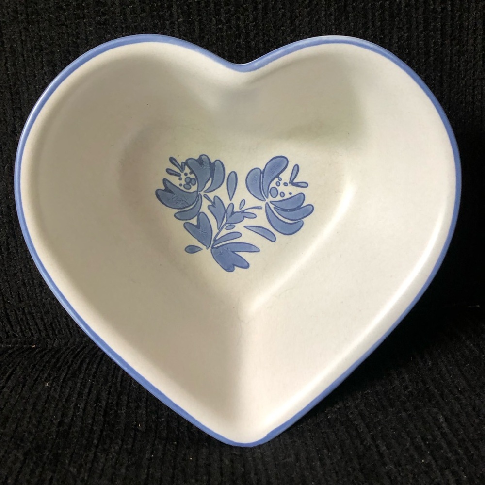 11003 Pfaltzgraff Stoneware Yorktowne Heart Shaped Bowl Vintage USA 8”